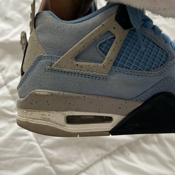 UNC Jordan 4 - Picture 3 of 4